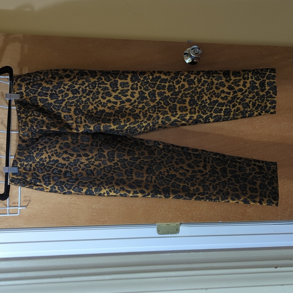 NWT - FRNCH leopard print cigarette pants - size small